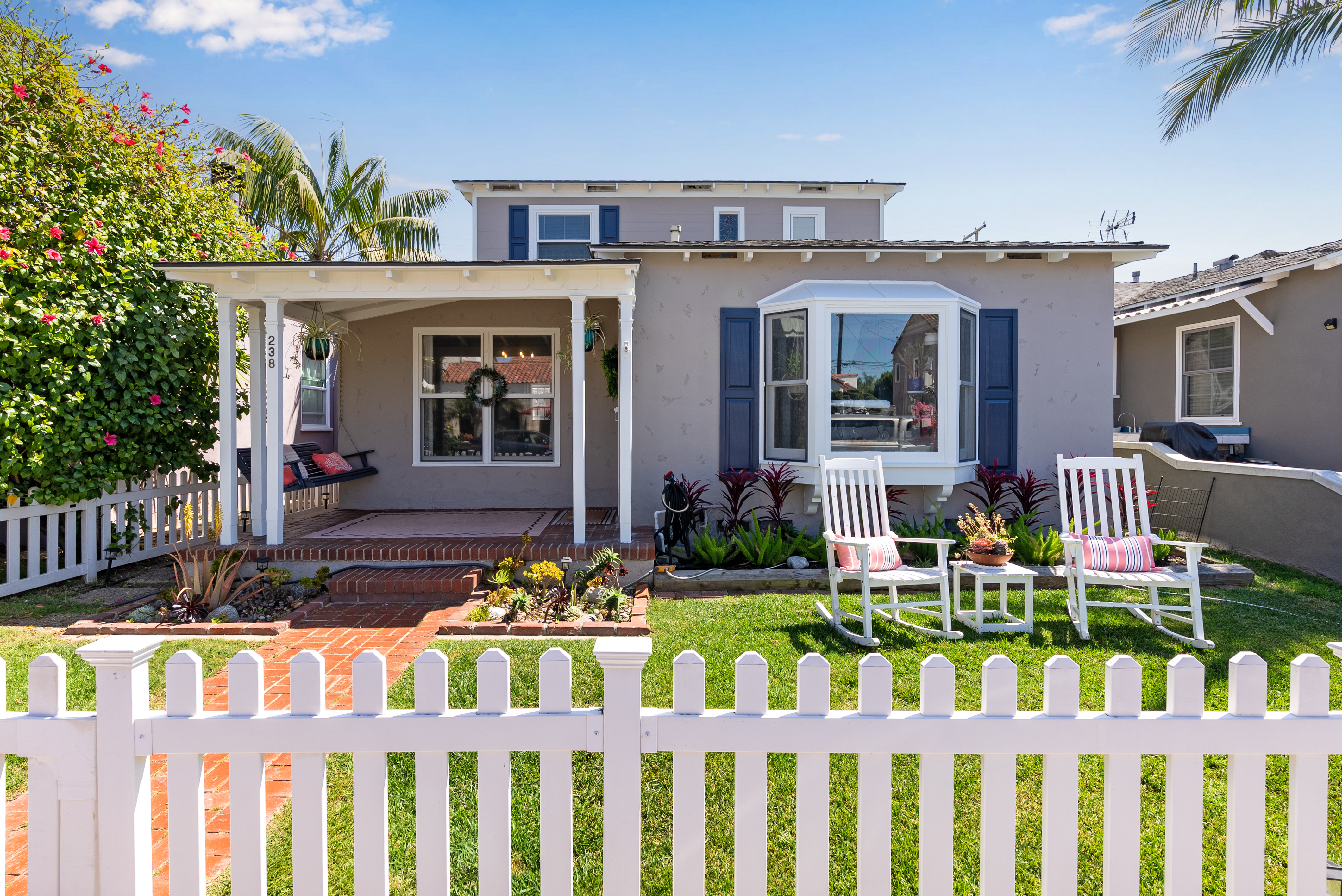 Rose Cottage at Belmont Shore logo